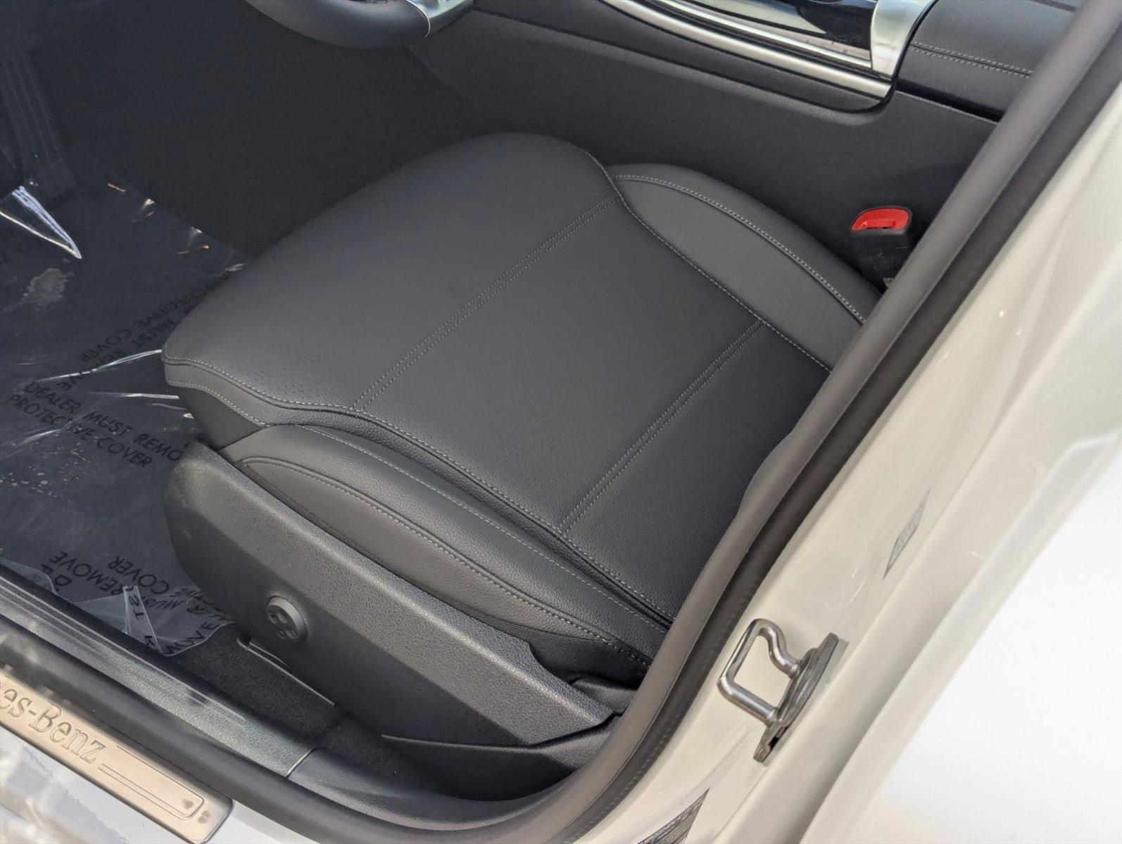 2025 Mercedes Benz C 300 photo 4