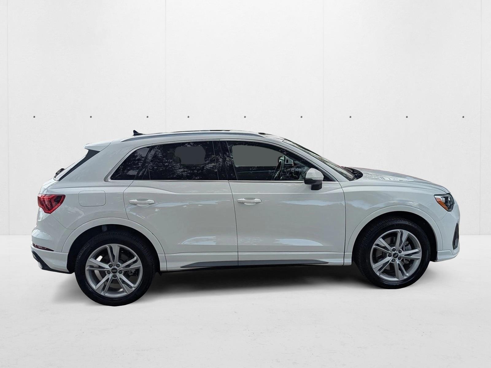 2021 Audi Q3 45 TFSI S line Premium photo 2