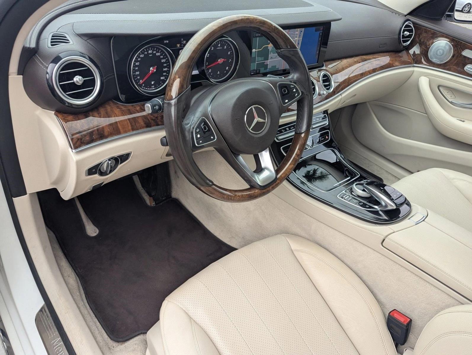 2017 Mercedes Benz E 300 Sedan photo 4