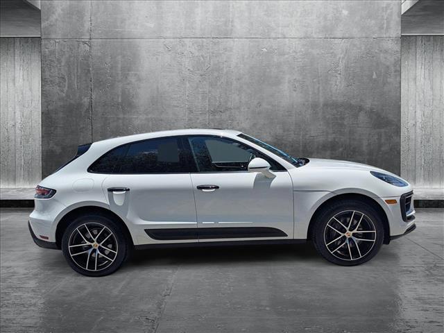 2023 Porsche Macan T photo 4