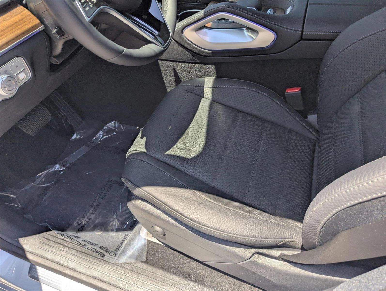 2025 Mercedes Benz GLE 580 4MATIC photo 4