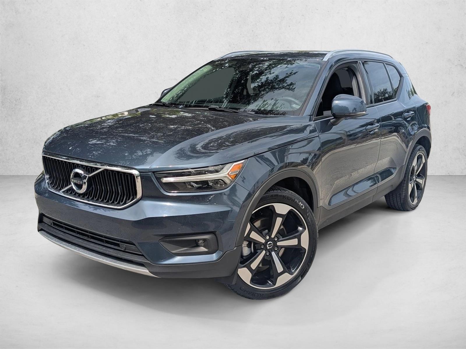 2022 Volvo XC40 T5 Momentum AWD's photo