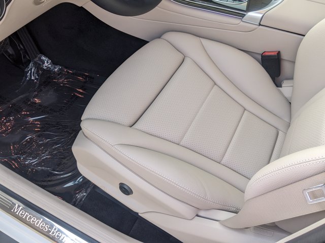 2022 Mercedes Benz GLC 300 photo 4