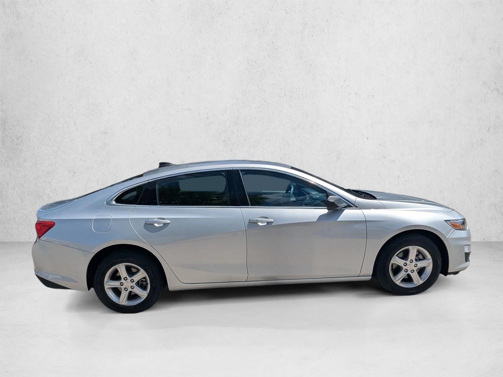 2021 Chevrolet Malibu LS photo 4