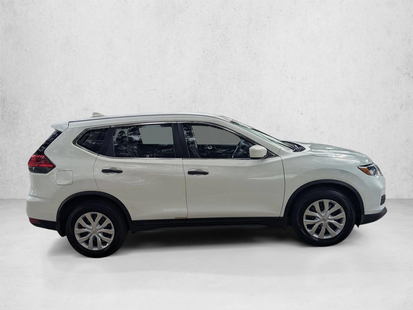 2017 Nissan Rogue S photo 3