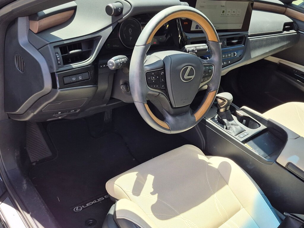 Used 2025 Lexus ES Luxury Sedan