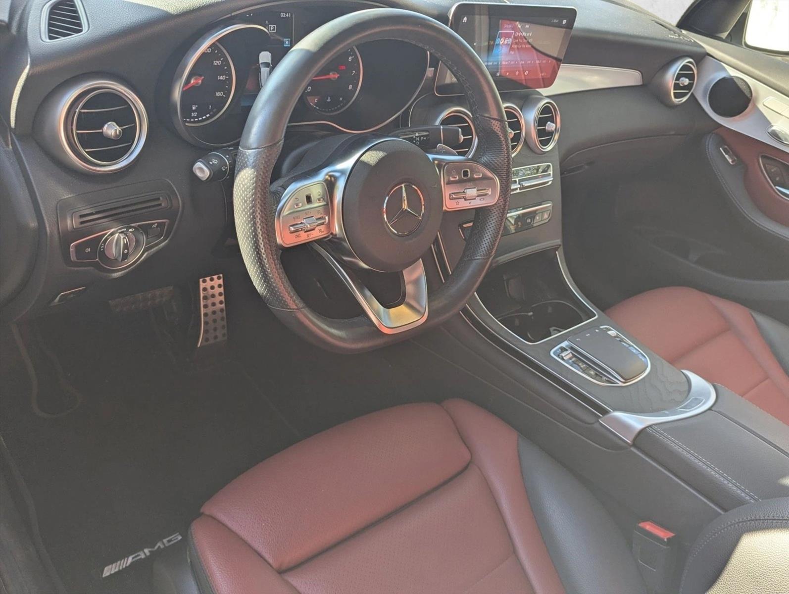 2022 Mercedes Benz GLC 300 photo 3