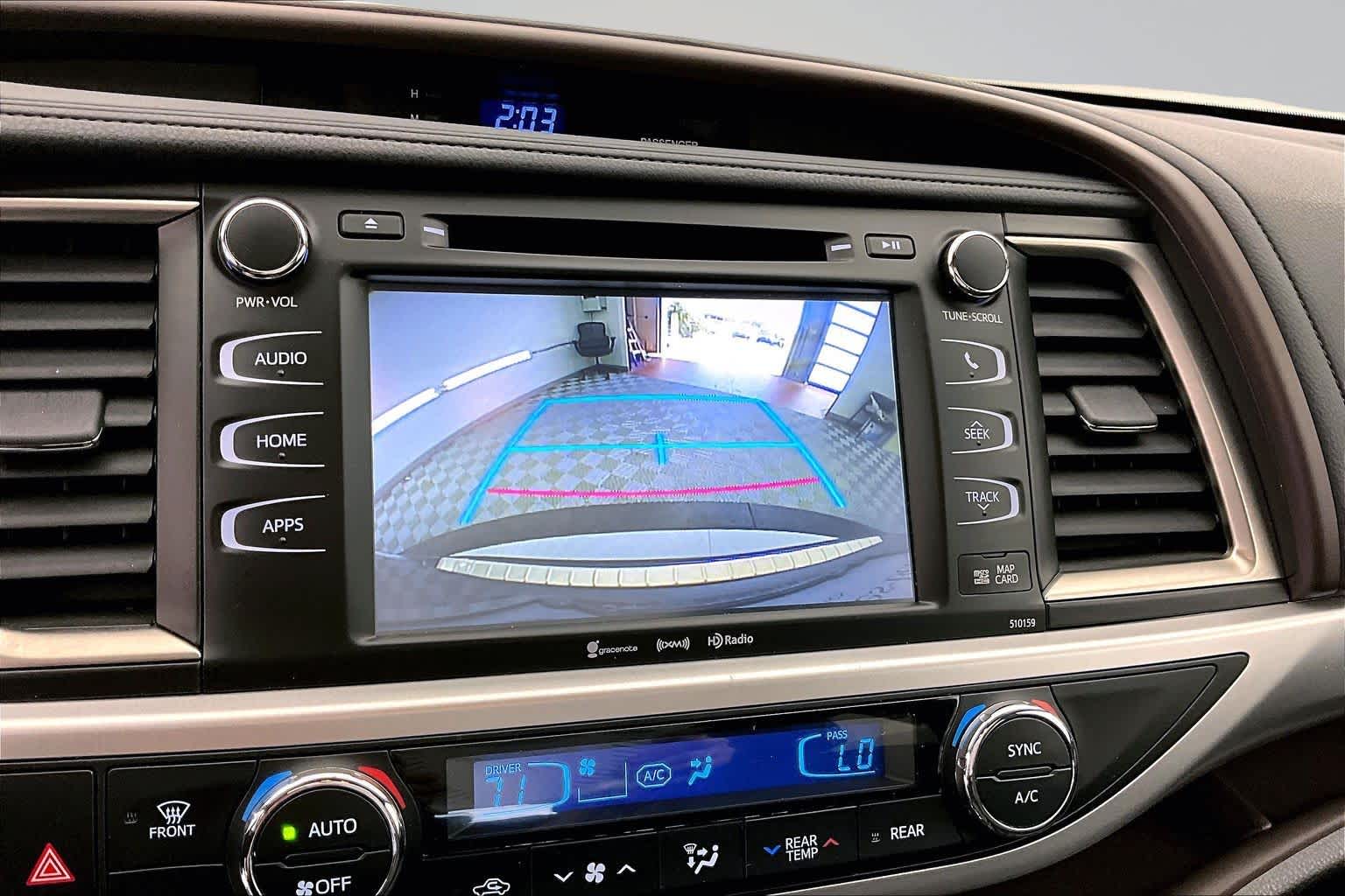Thumbnail: 2016 Toyota Highlander - 21