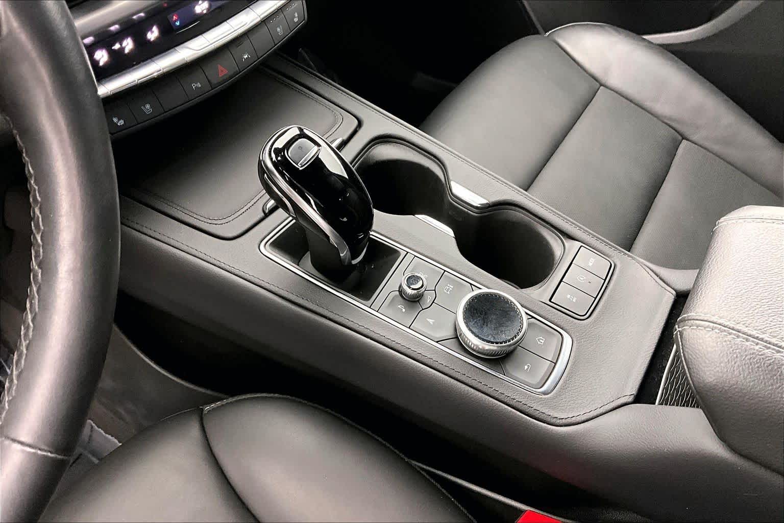 Thumbnail: 2024 Cadillac XT4 - 17