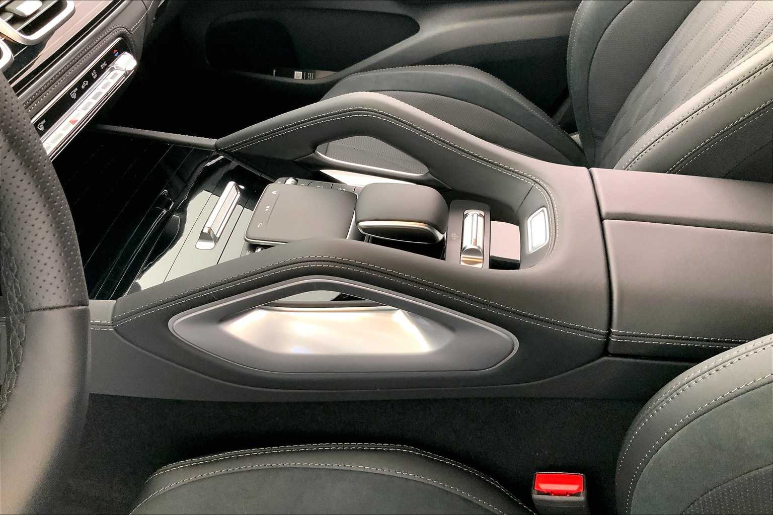 Thumbnail: 2025 Mercedes-Benz GL-Class - 17