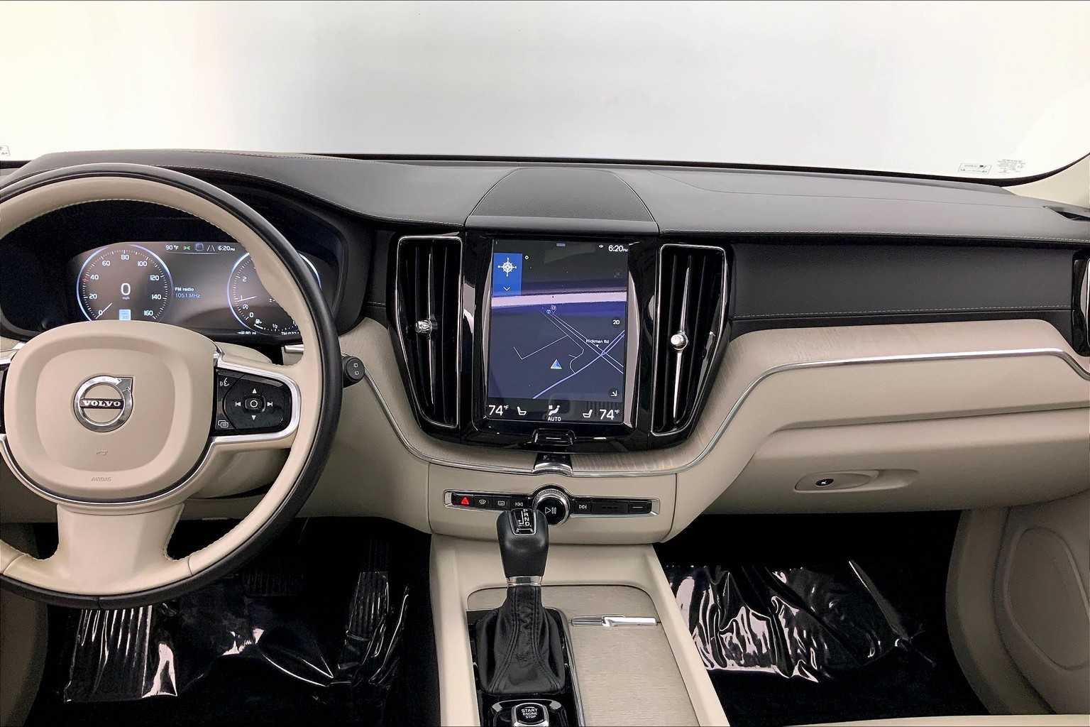 Thumbnail: 2018 Volvo XC60 - 16