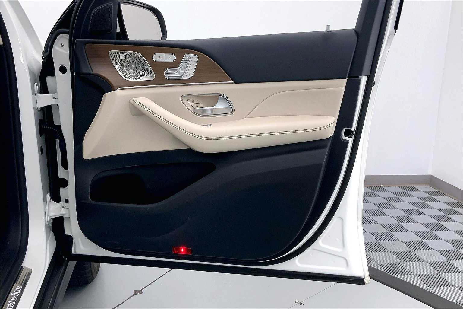 Thumbnail: 2022 Mercedes-Benz GLS - 24