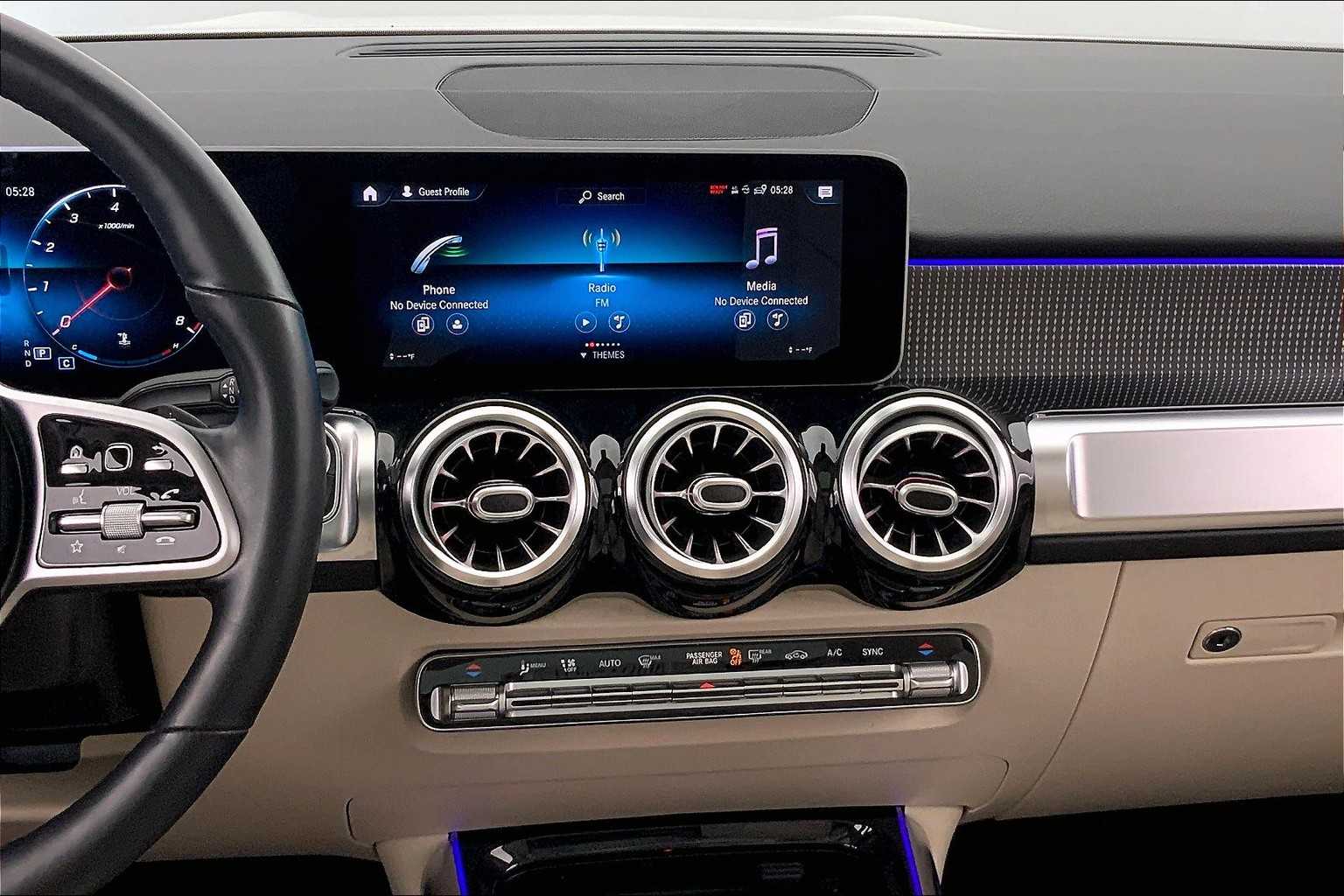 Thumbnail: 2021 Mercedes-Benz GLB - 16