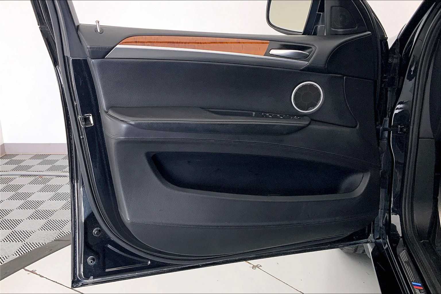 Thumbnail: 2012 BMW X6 - 23