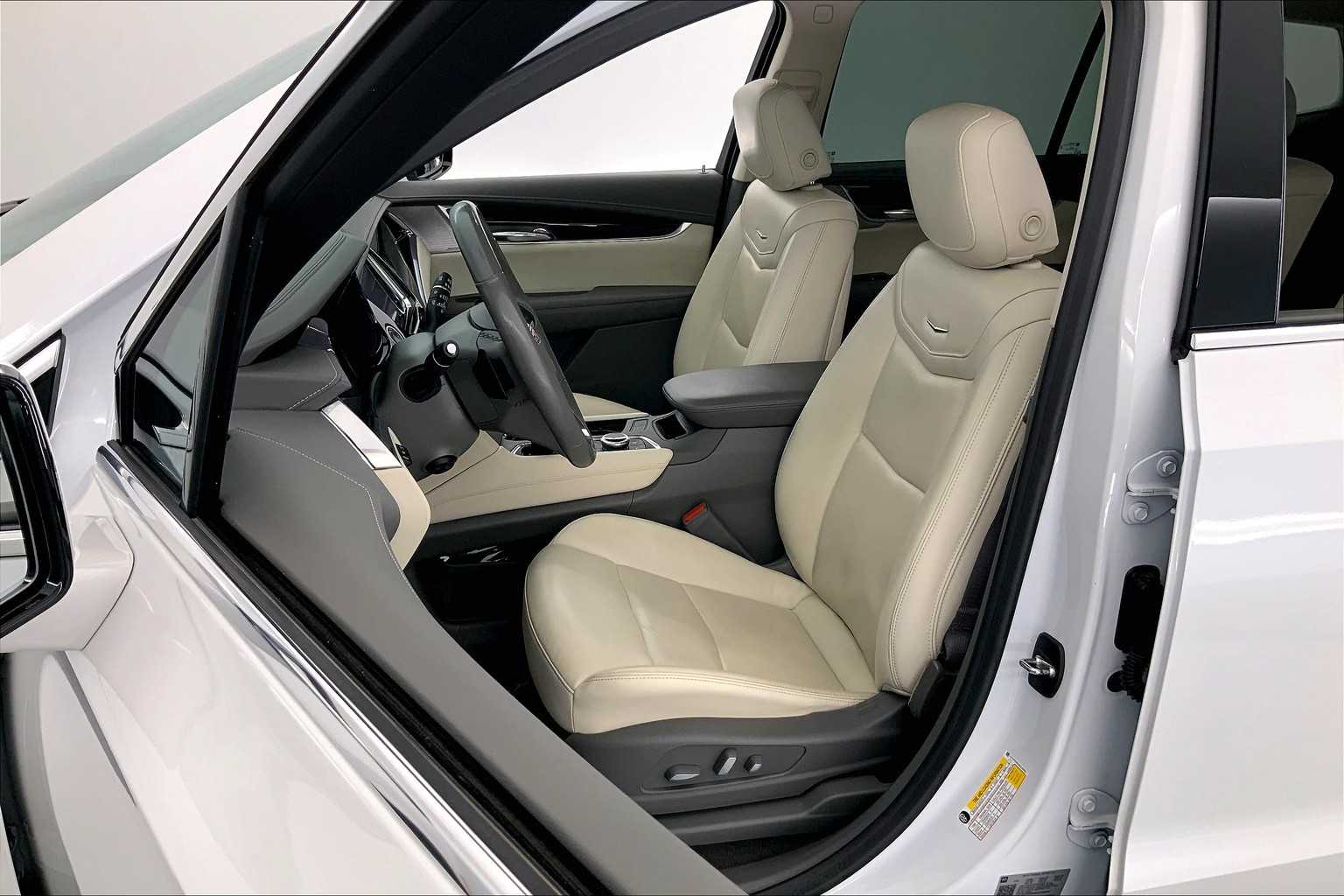 Thumbnail: 2022 Cadillac XT6 - 11
