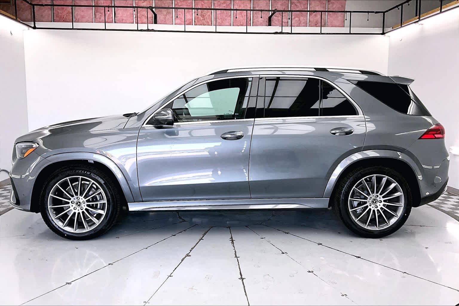 Thumbnail: 2026 Mercedes-Benz GLE - 3