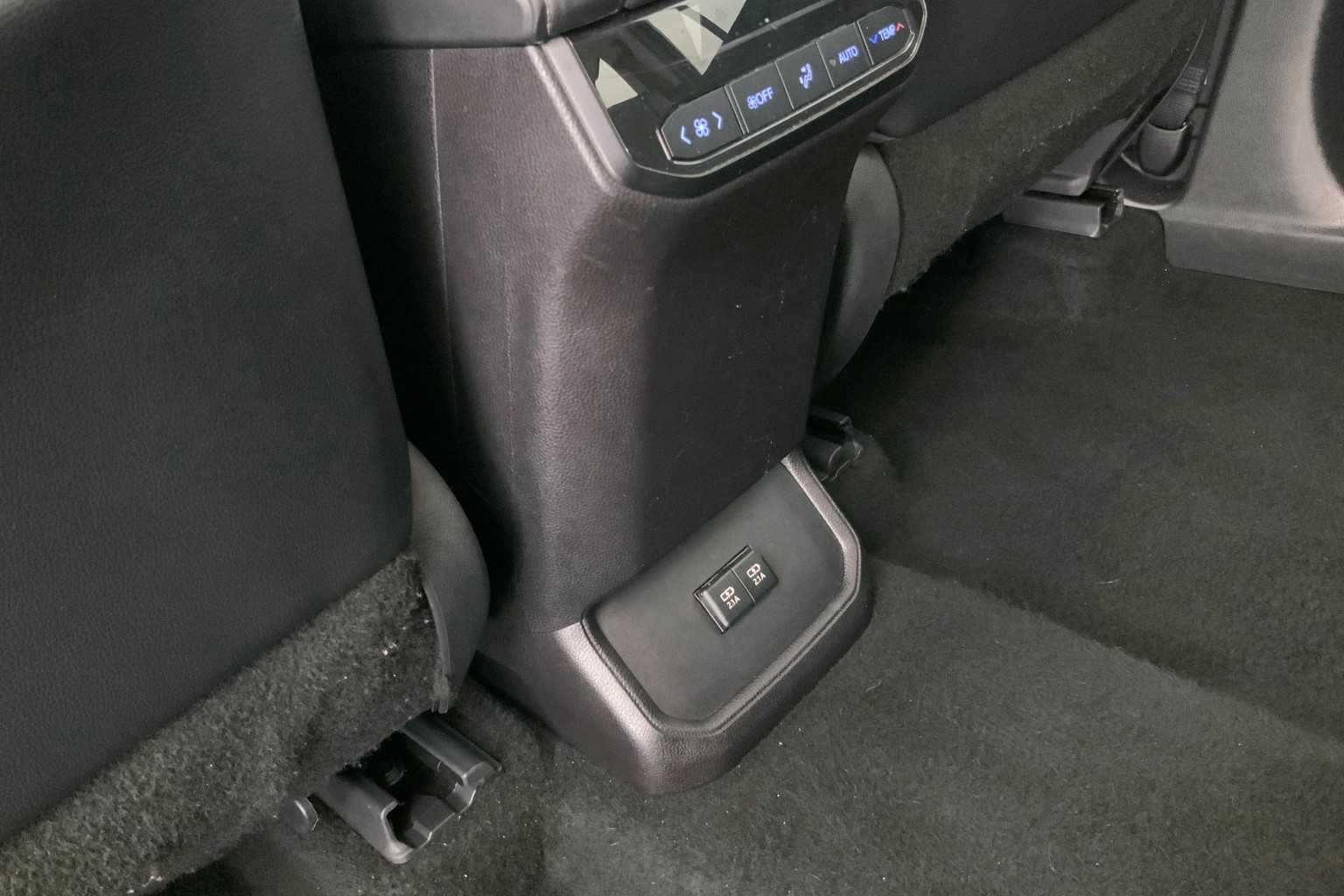 Thumbnail: 2021 Toyota Highlander - 29