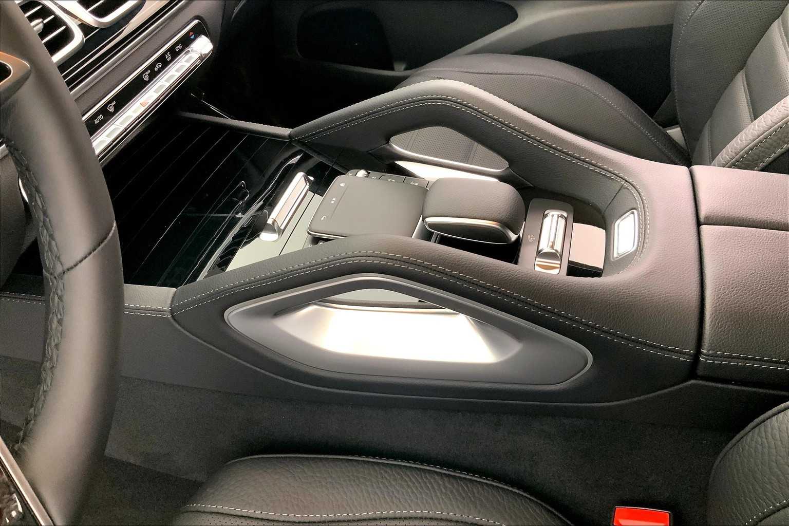 Thumbnail: 2025 Mercedes-Benz GLS - 17