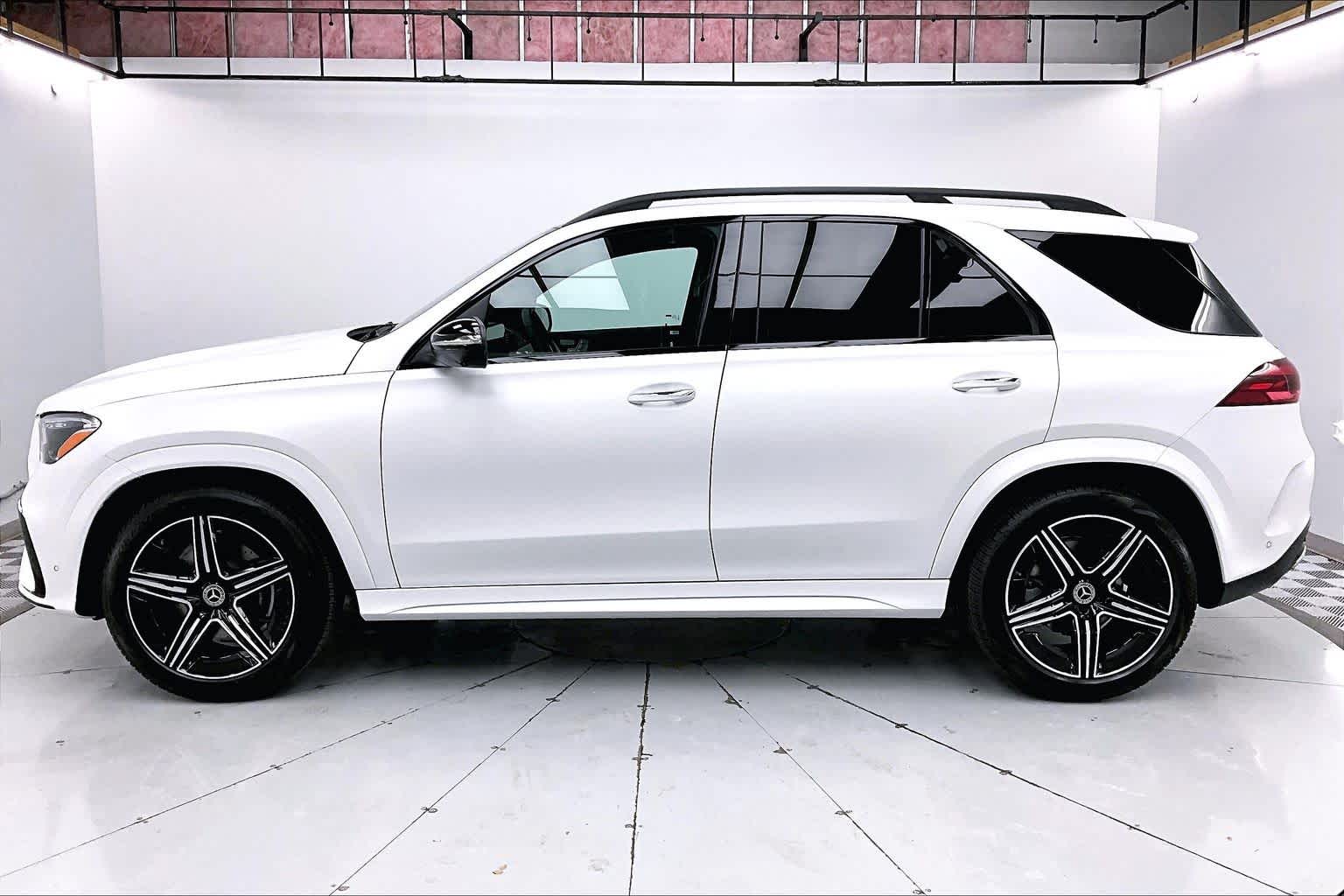 Thumbnail: 2026 Mercedes-Benz GLE - 3