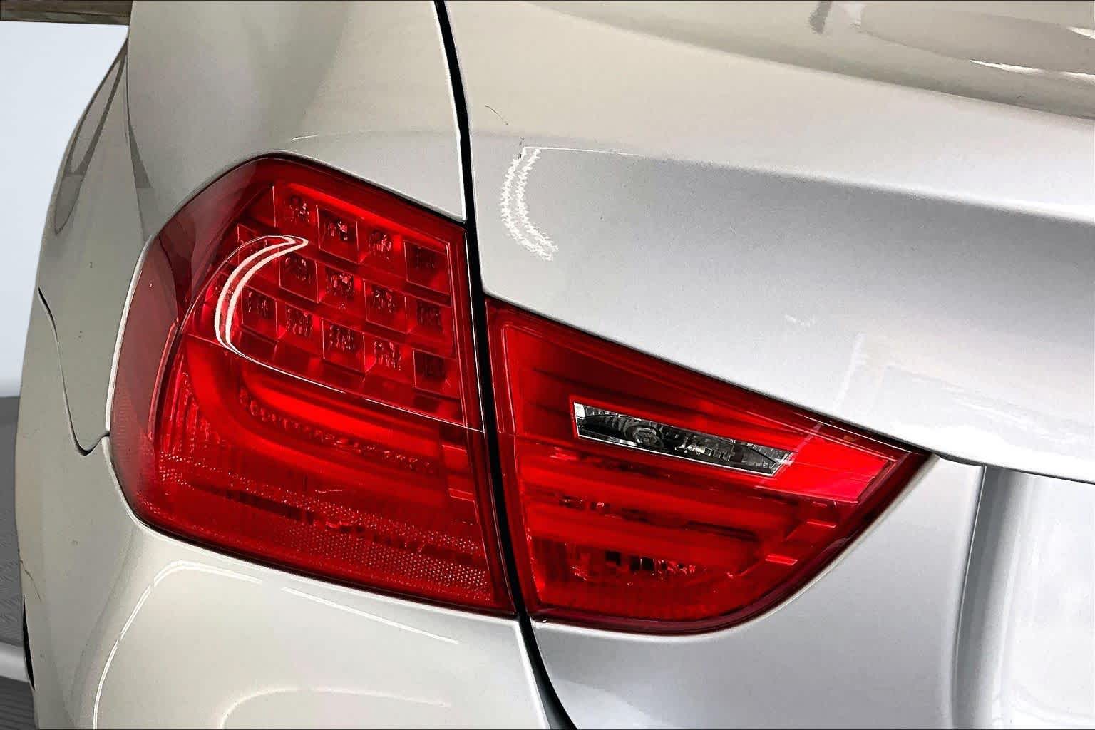 Thumbnail: 2011 BMW 3 Series - 24