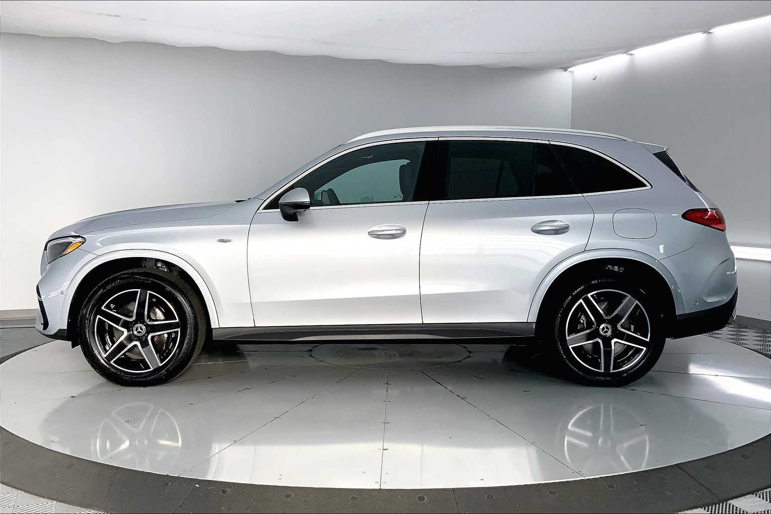 Thumbnail: 2025 Mercedes-Benz GLC - 3
