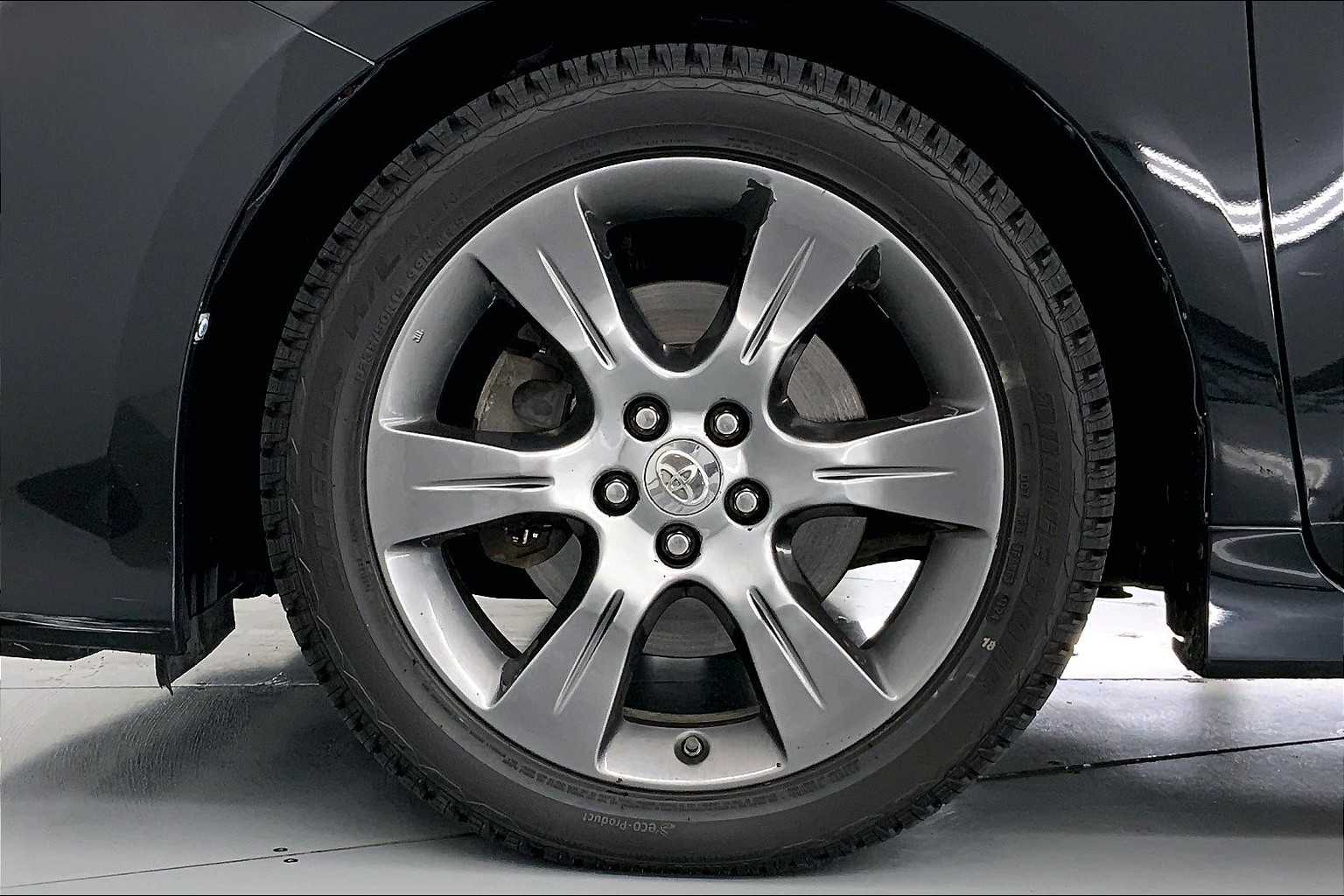 Thumbnail: 2015 Toyota Sienna - 8