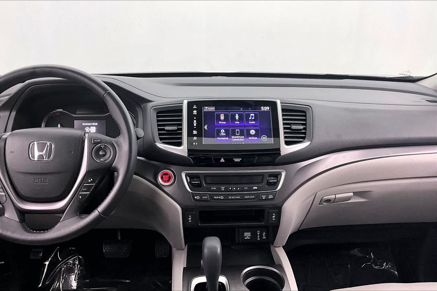 Thumbnail: 2017 Honda Pilot - 16