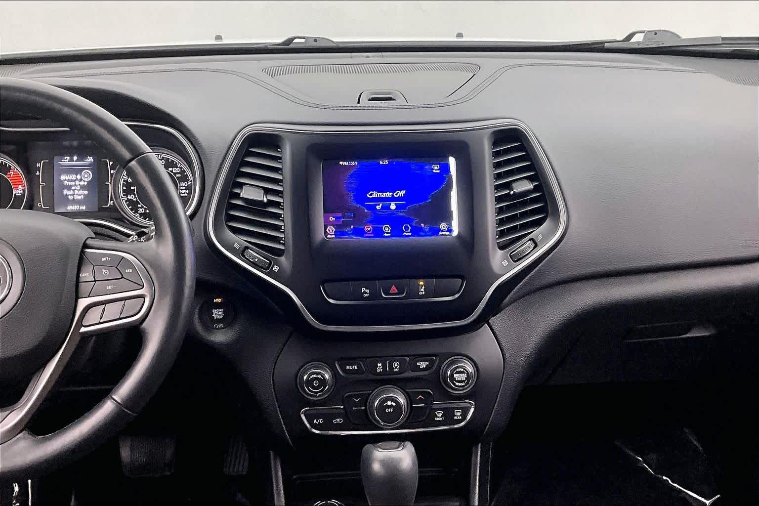 Thumbnail: 2021 Jeep Cherokee - 16