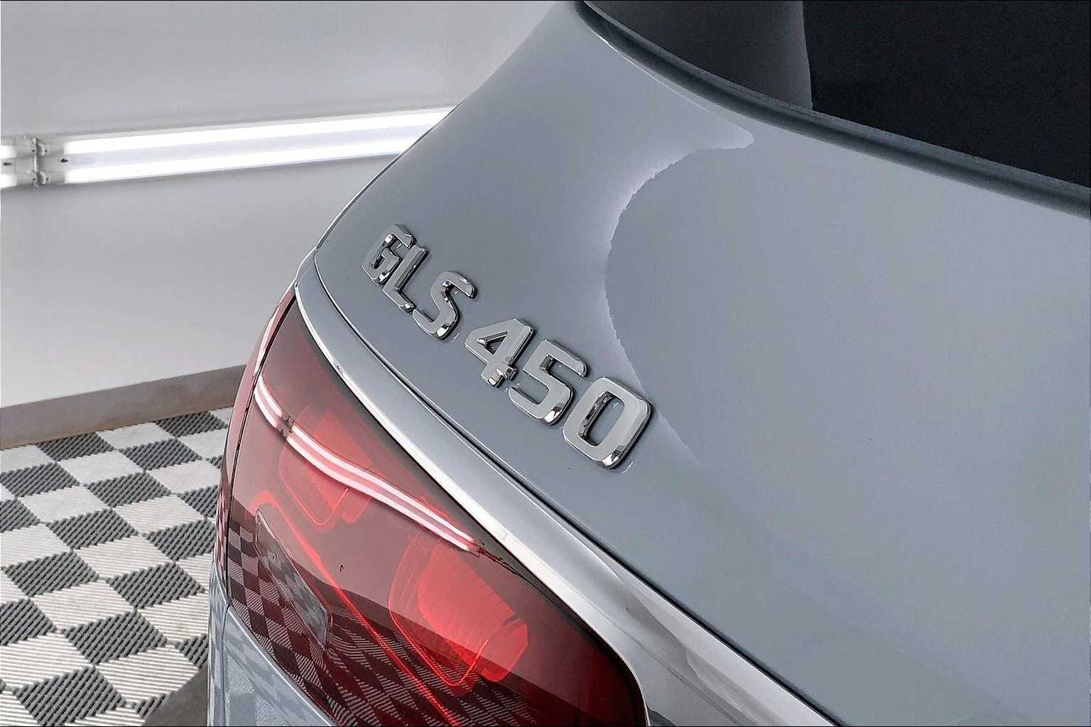 2025 Mercedes-Benz GLS 450 4MATIC 7