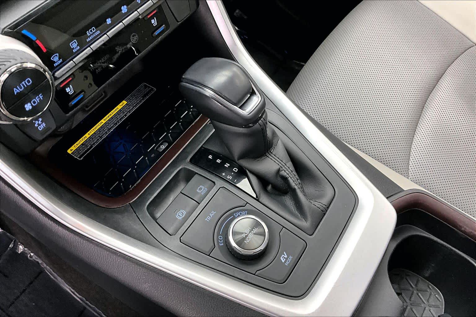 Thumbnail: 2020 Toyota RAV4 - 17