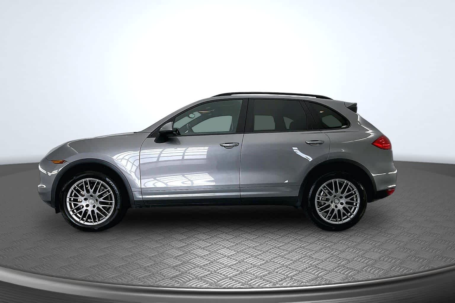 Thumbnail: 2014 Porsche Cayenne - 3