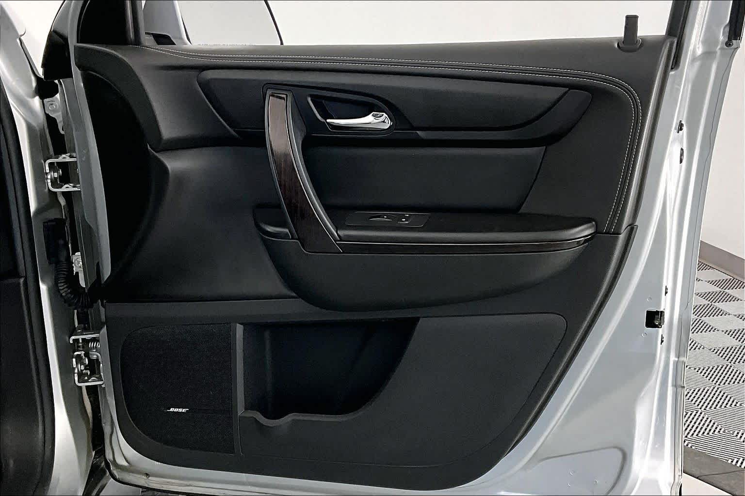 Thumbnail: 2017 Chevrolet Traverse - 23