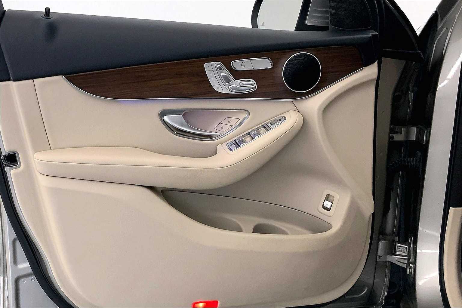 Thumbnail: 2022 Mercedes-Benz GLC - 23