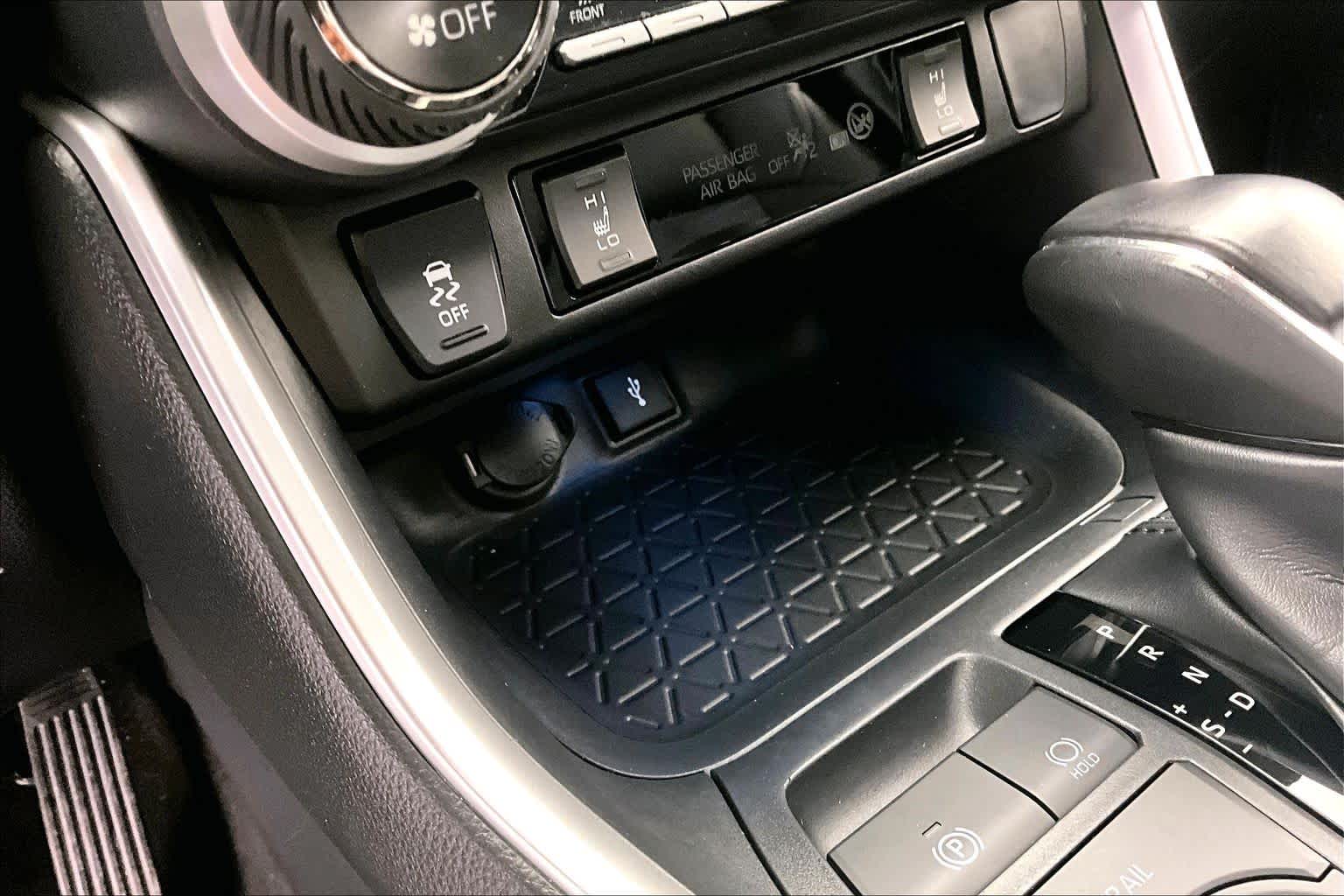 Thumbnail: 2020 Toyota RAV4 - 27