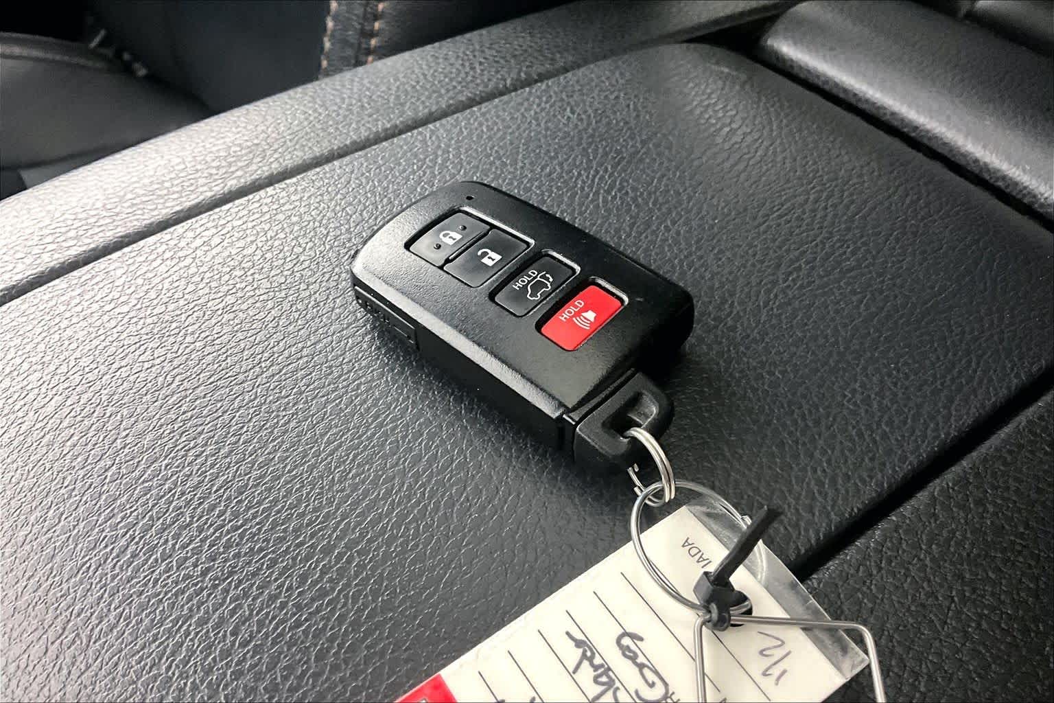 Thumbnail: 2019 Toyota Highlander - 20