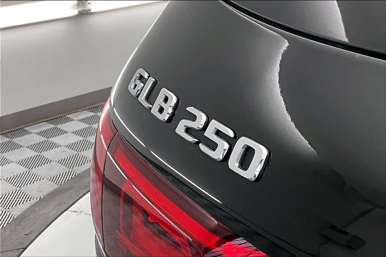 Thumbnail: 2023 Mercedes-Benz GLB - 7