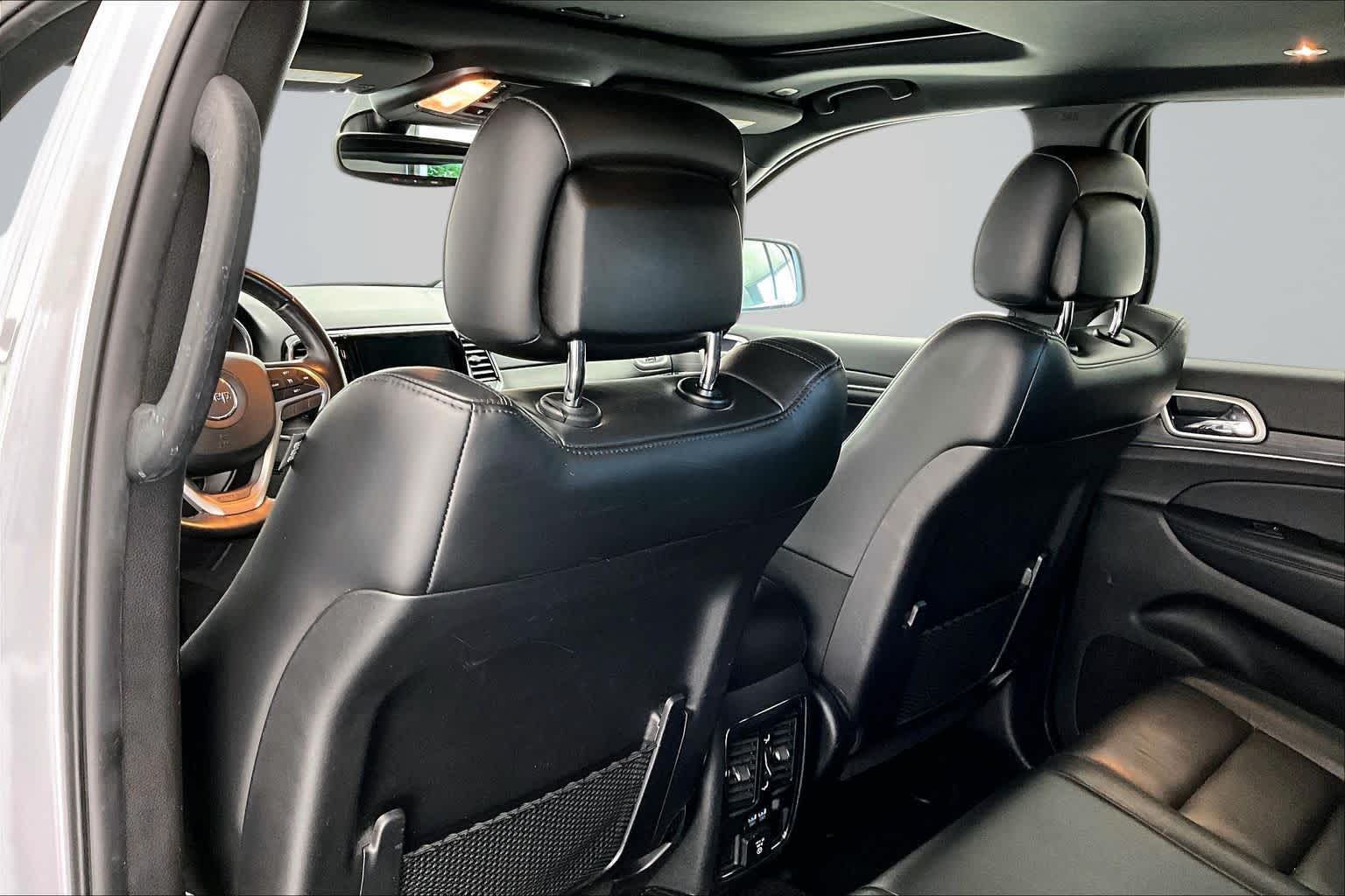 Thumbnail: 2021 Jeep Grand Cherokee - 12