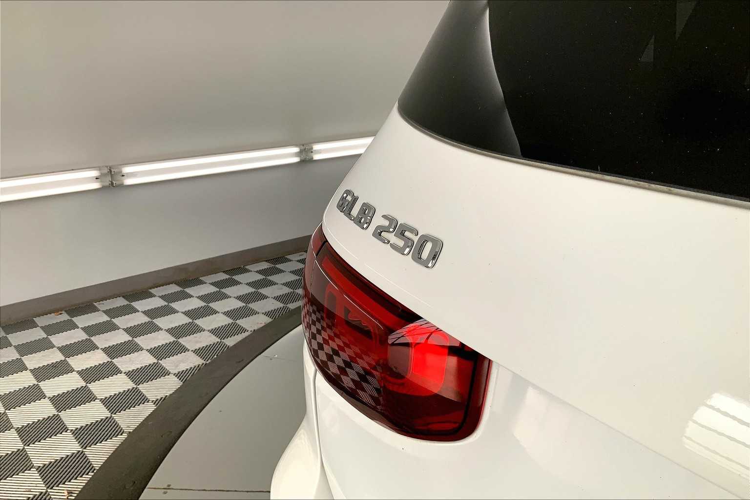 Thumbnail: 2020 Mercedes-Benz GLB - 7