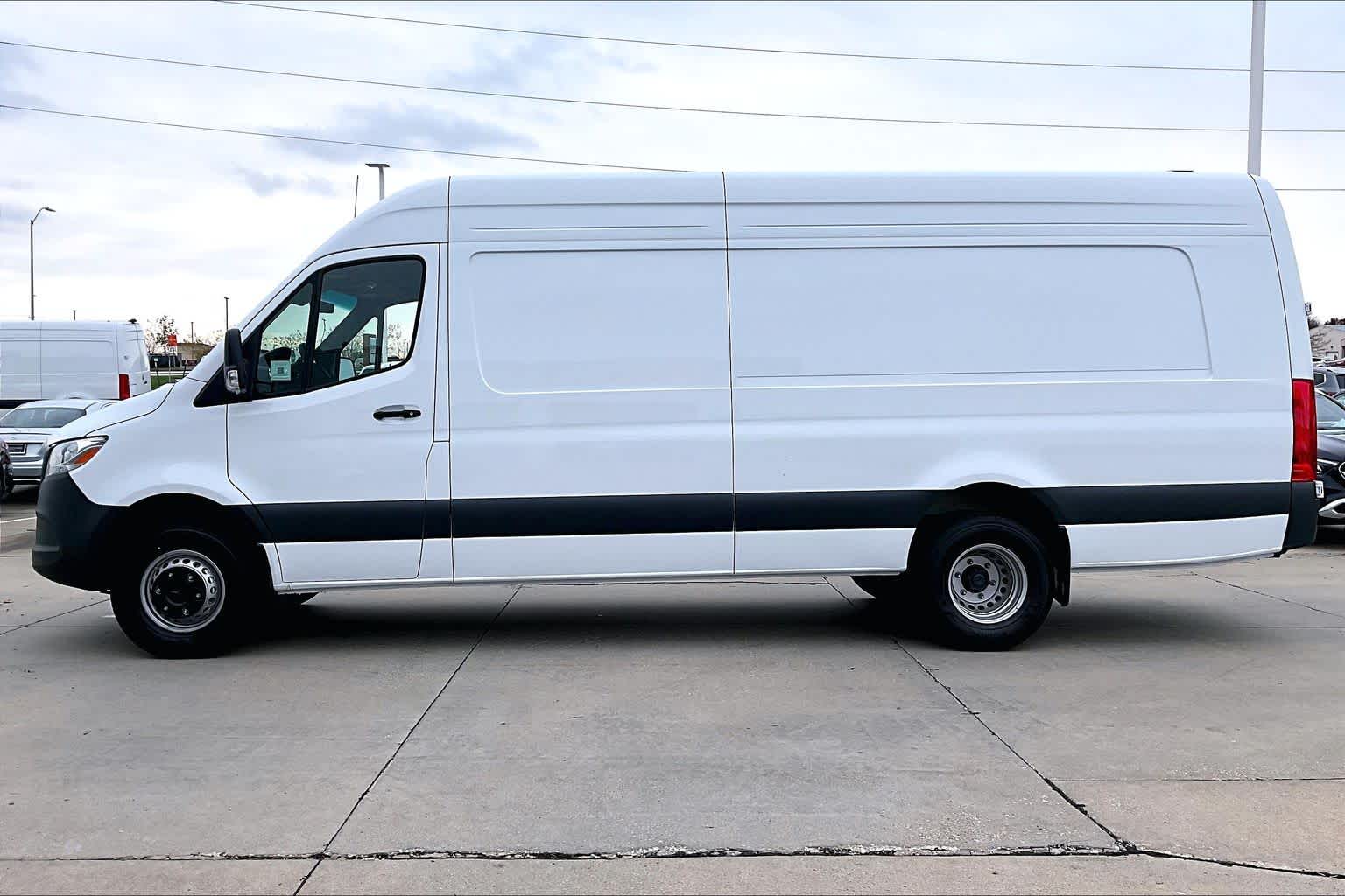 Thumbnail: 2026 Mercedes-Benz Sprinter - 3