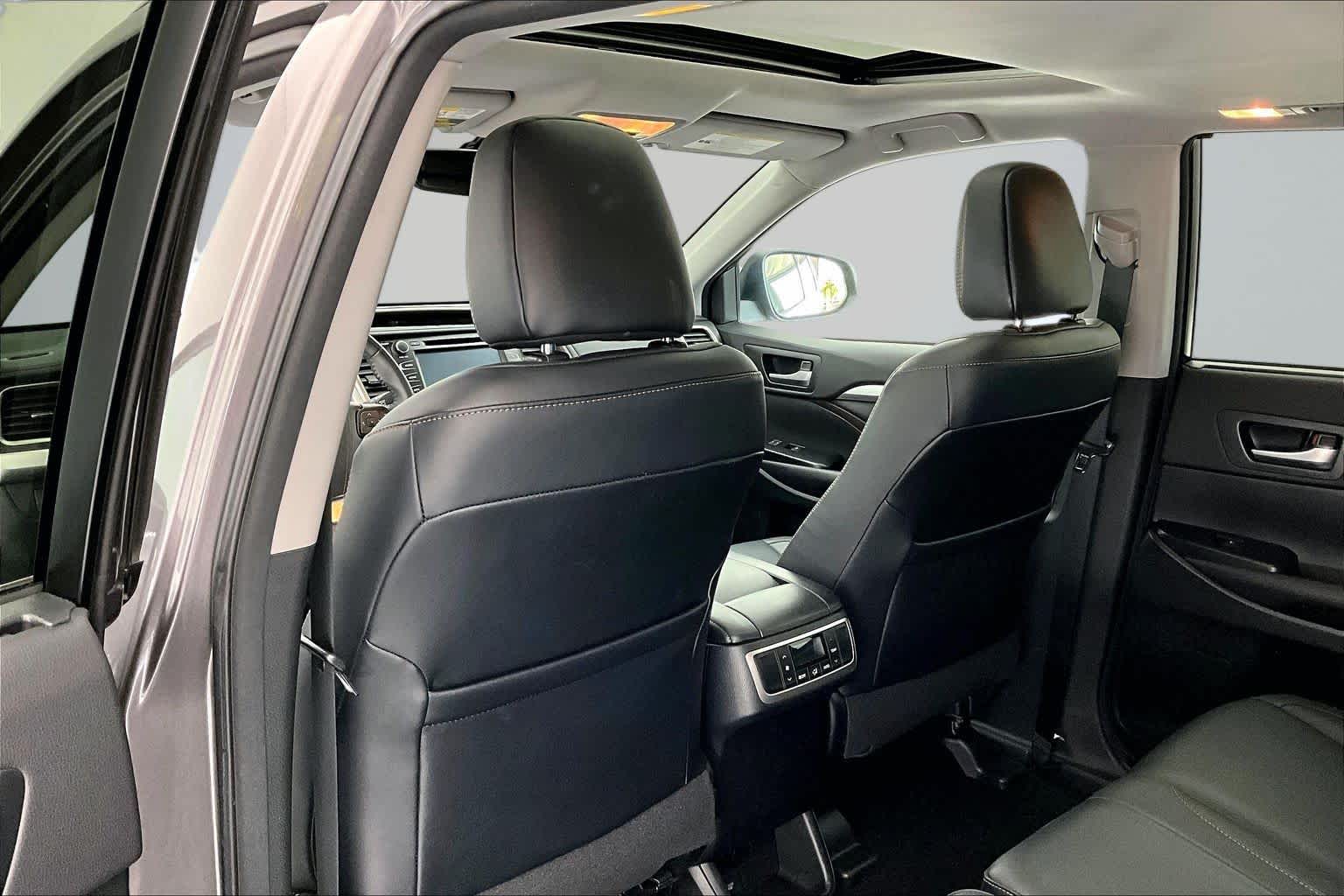 Thumbnail: 2016 Toyota Highlander - 12