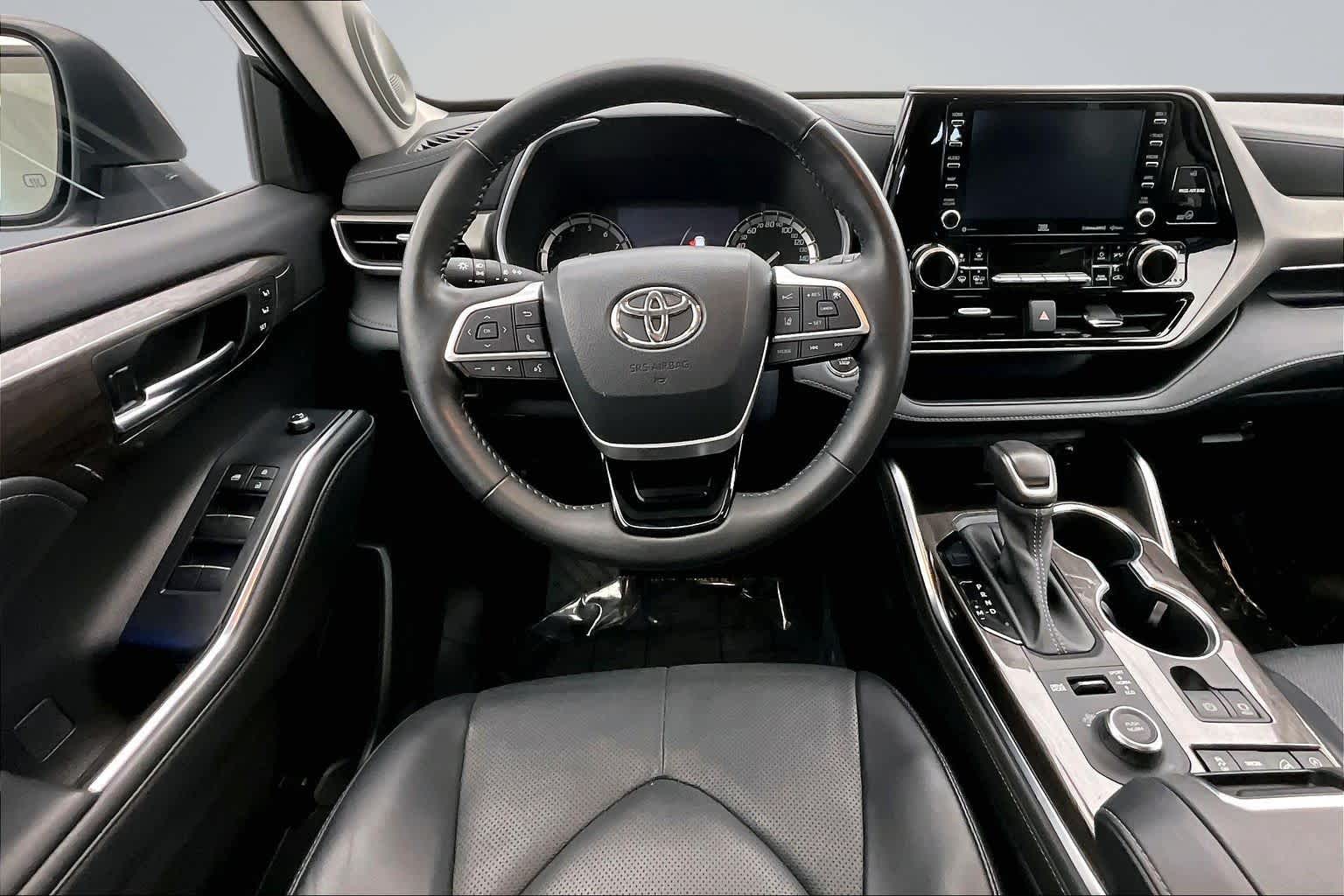 Thumbnail: 2022 Toyota Highlander - 14