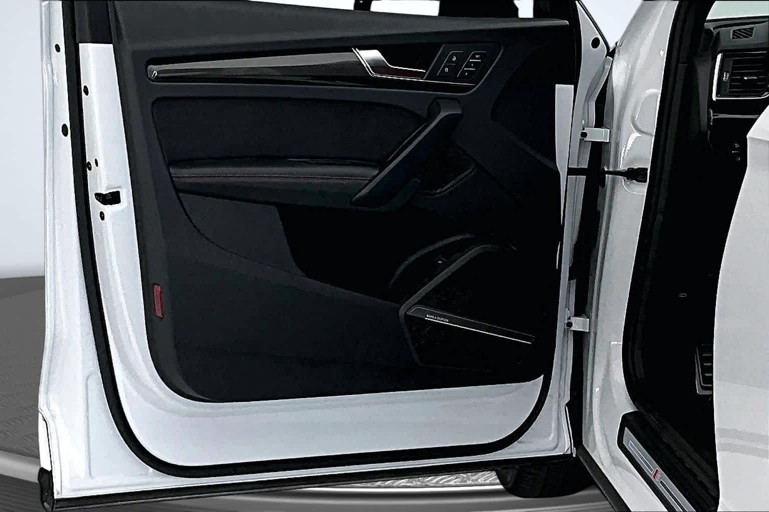 Thumbnail: 2024 Audi SQ5 - 22