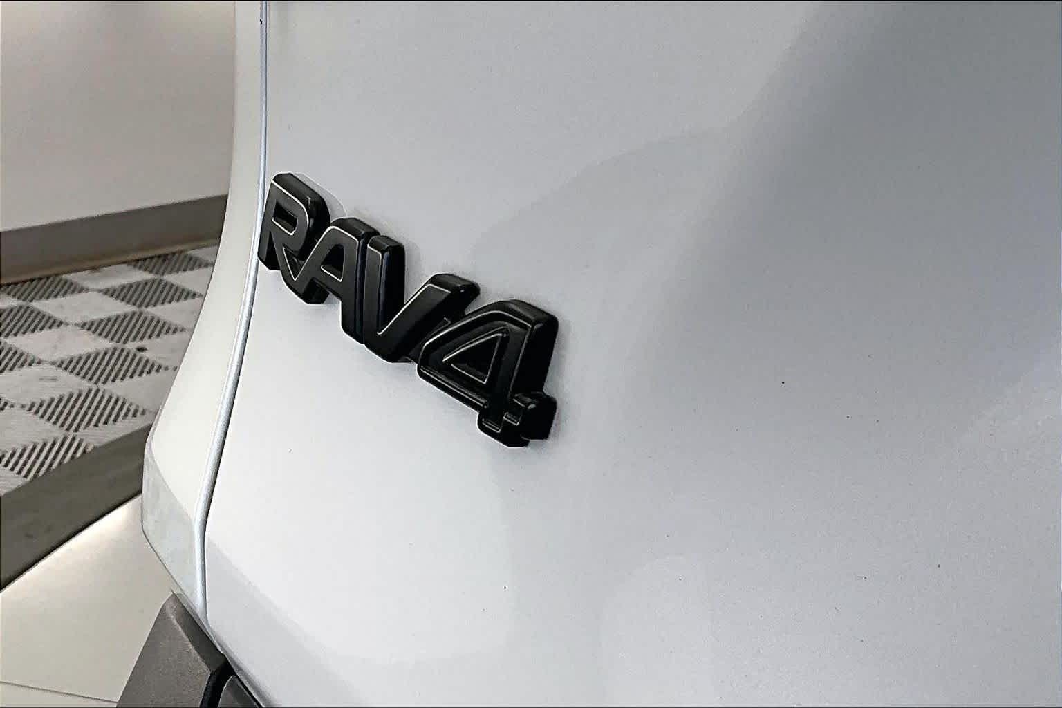 Thumbnail: 2021 Toyota RAV4 - 7