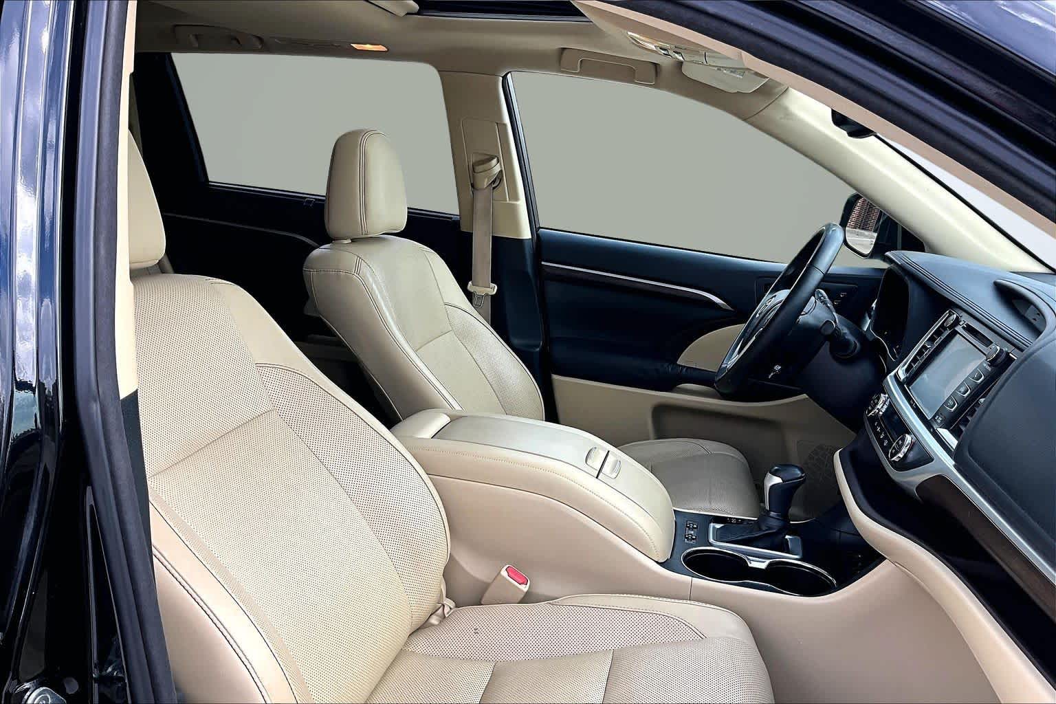 Thumbnail: 2015 Toyota Highlander - 14