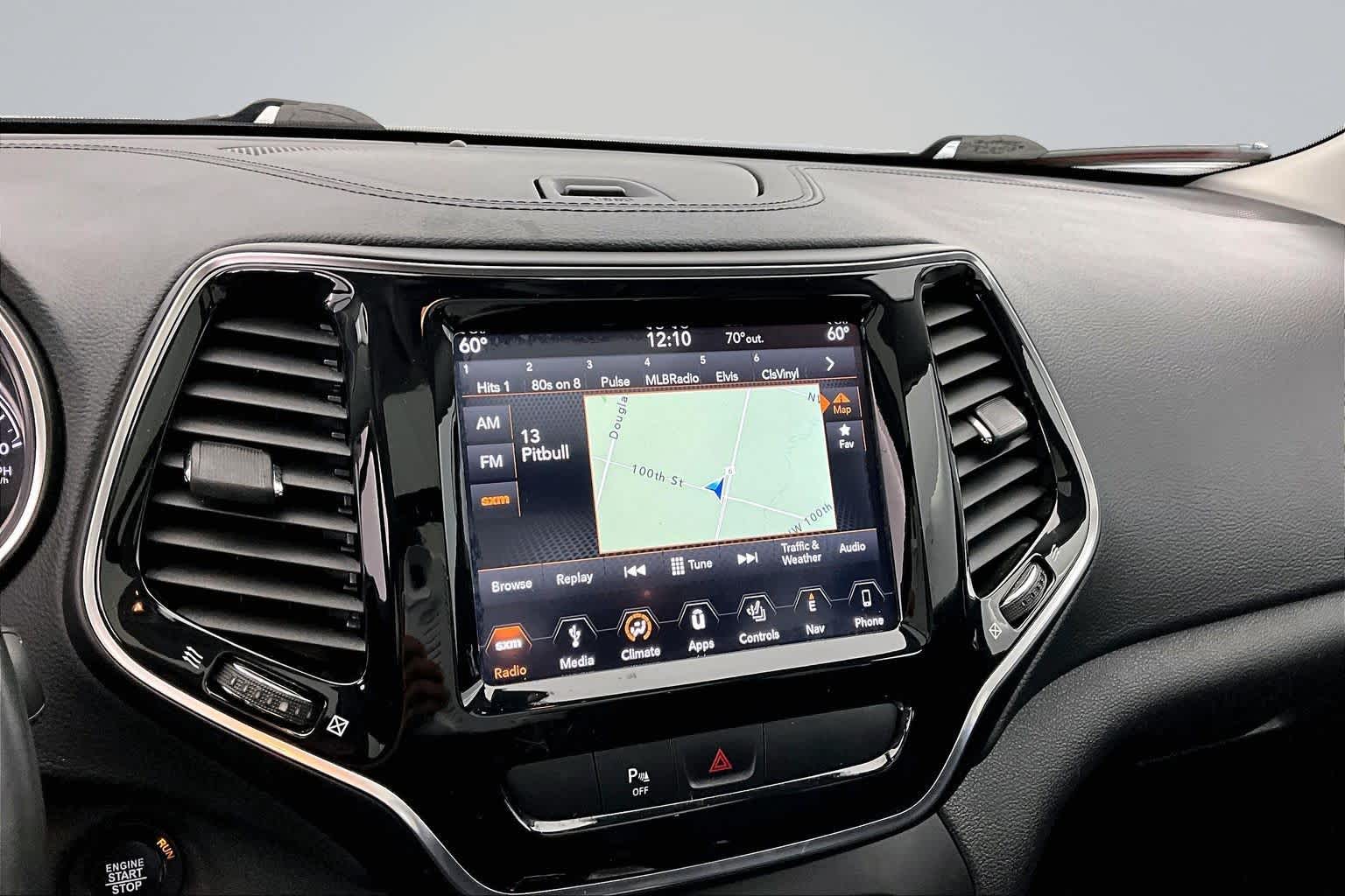 Thumbnail: 2019 Jeep Cherokee - 16