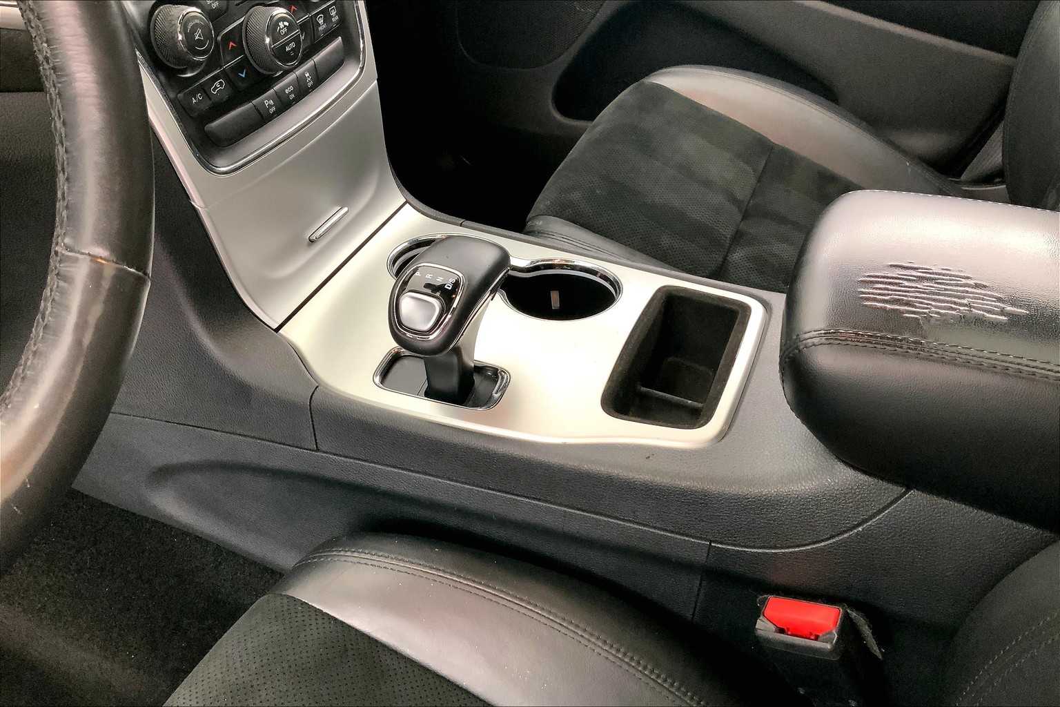 Thumbnail: 2015 Jeep Grand Cherokee - 17