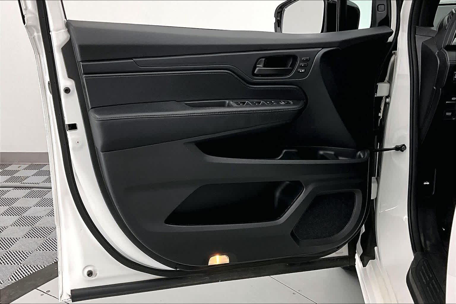 Thumbnail: 2023 Honda Odyssey - 23