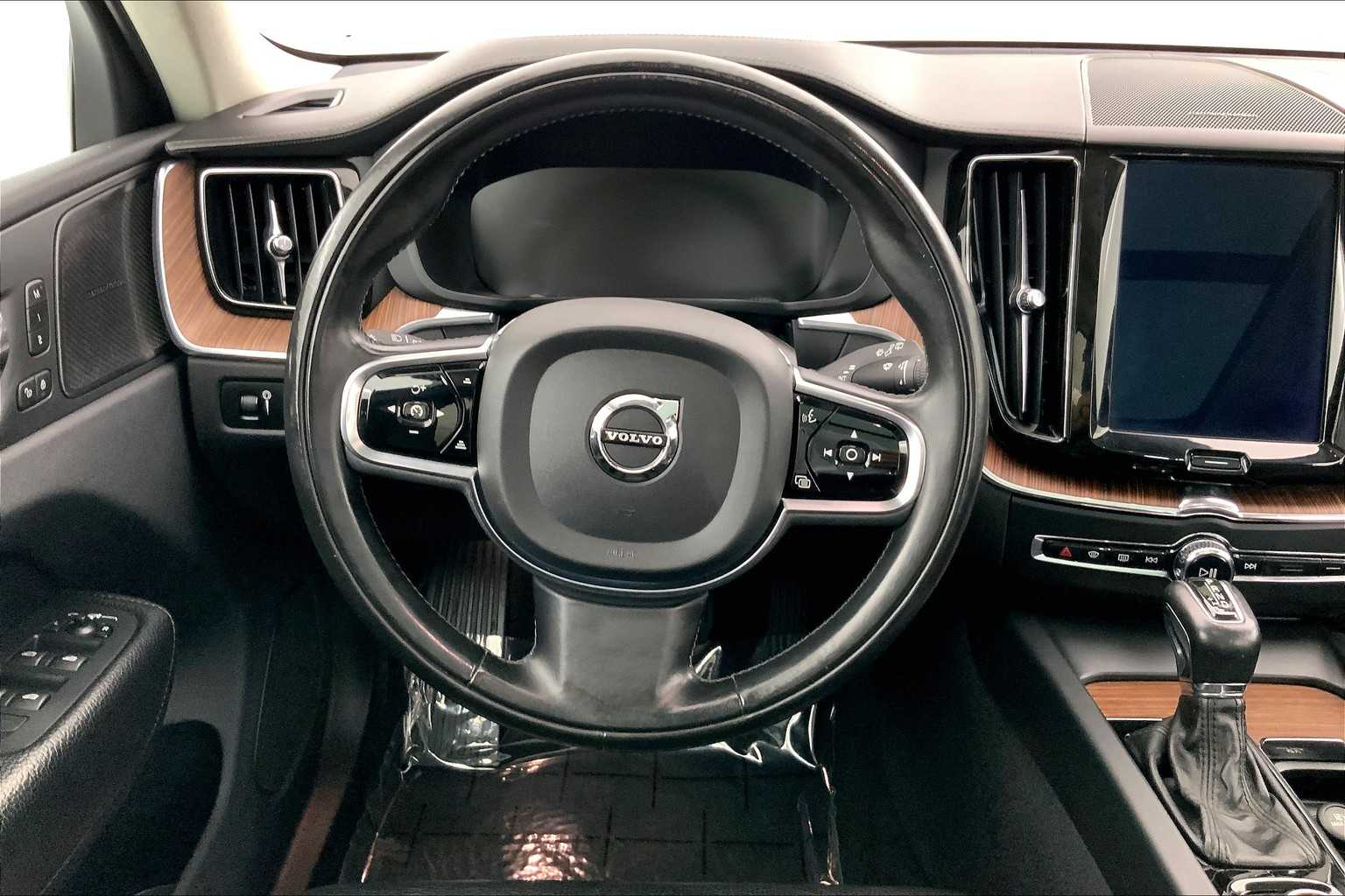 Thumbnail: 2019 Volvo XC60 - 2