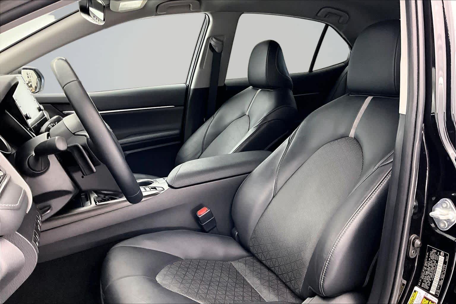 Thumbnail: 2022 Toyota Camry - 10