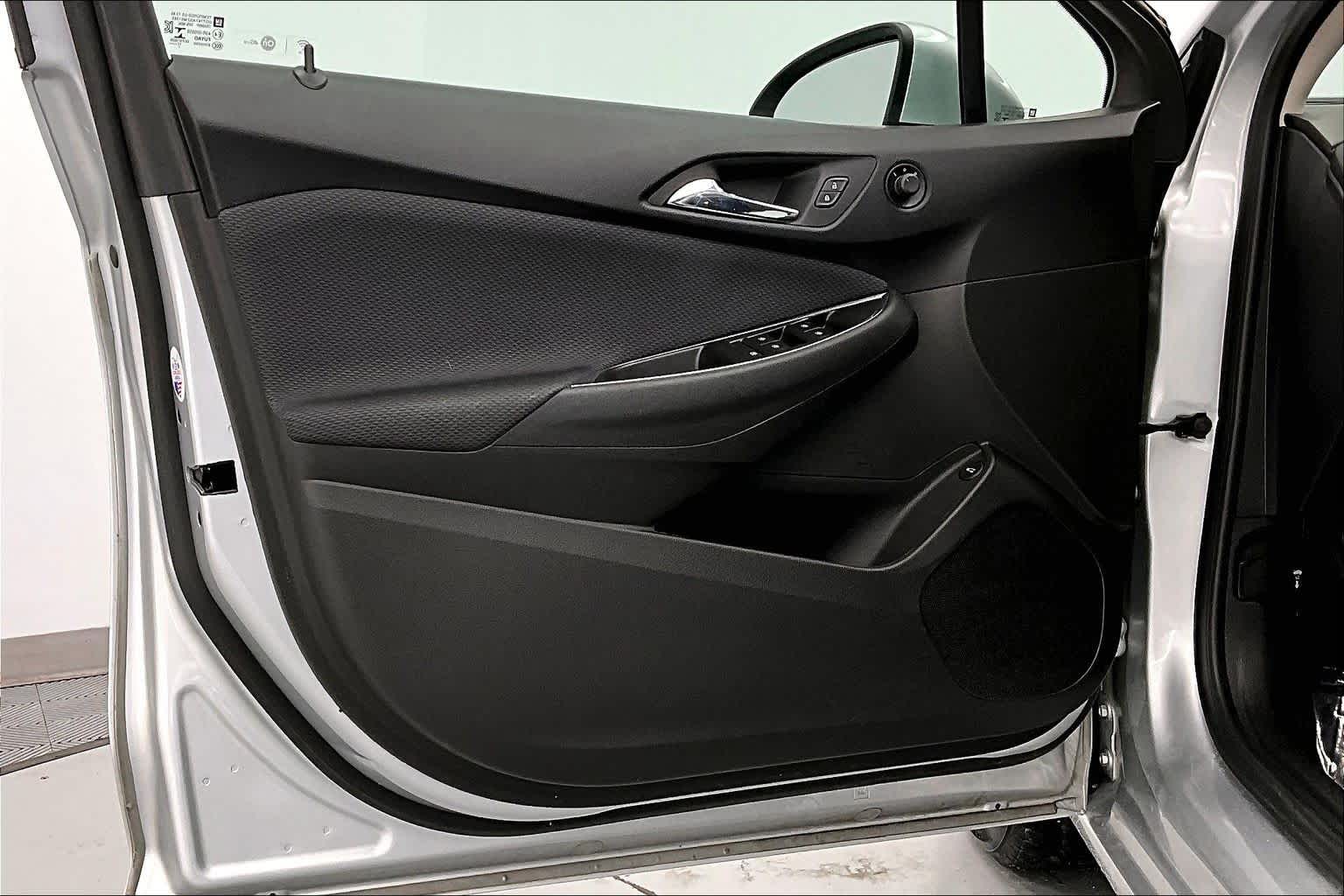 Thumbnail: 2018 Chevrolet Cruze - 23